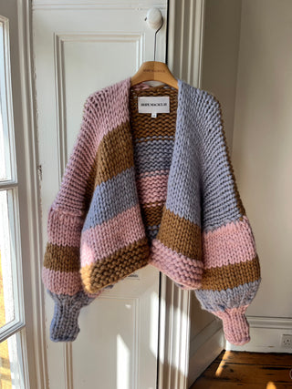 Wren Midi Grobstrick-Cardigan (Beispiel)
