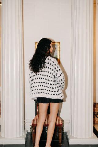 Grobstrickpullover mit blauem Fischmuster