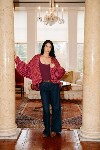 ピンクのコロッサルニットカーディガン