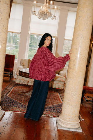 ピンクのコロッサルニットカーディガン