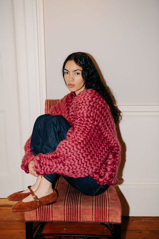 ピンクのコロッサルニットカーディガン