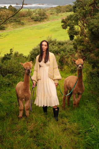 ピンクのコロッサルニットカーディガン