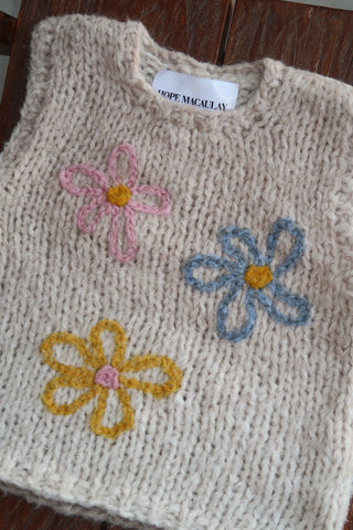 刺繍入りデイジーふわふわニットベスト