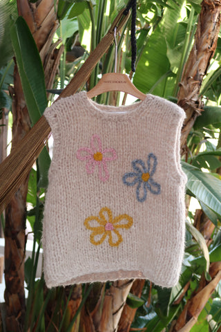 刺繍入りデイジーふわふわニットベスト