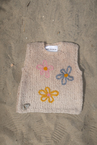 刺繍入りデイジーふわふわニットベスト