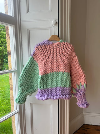 1von1 Rosa, Minze und Lila Colossal Strickjacke (Beispiel)