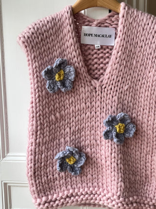 1von1 Babyrosa Weste mit Blumen (Beispiel)