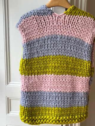 1von1 Grobstrickweste mit Streifen (Beispiel)
