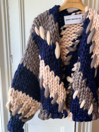 Wren Midi Grobstrick-Cardigan (Beispiel)