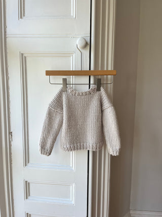 Grobstrickpullover mit Babyschleife in Blau (Beispiel)
