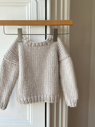 Grobstrickpullover mit Babyschleife in Blau (Beispiel)